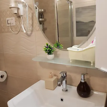 Abba Maritime Gazde/Camere de închiriat *